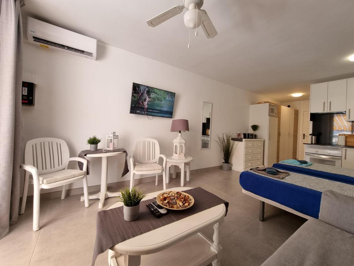 Studio No 2 Just 100 To Beach And Sea, Large Terrace, Heated Pool, Wifi, Aircondition For A Fee 美洲海滩 外观 照片